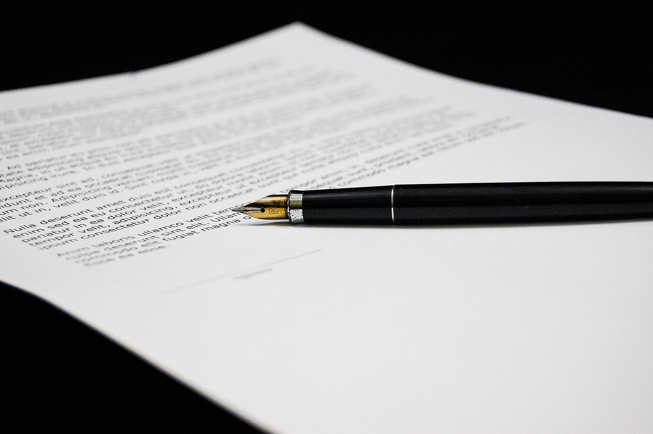 文档、协议、签字 Document agreement signing.