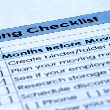 核对清单 Checklist 办公室工作人员打勾清单 Checklist with check boxes.
